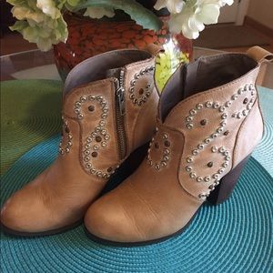 Steve Madden 6.5 Booties